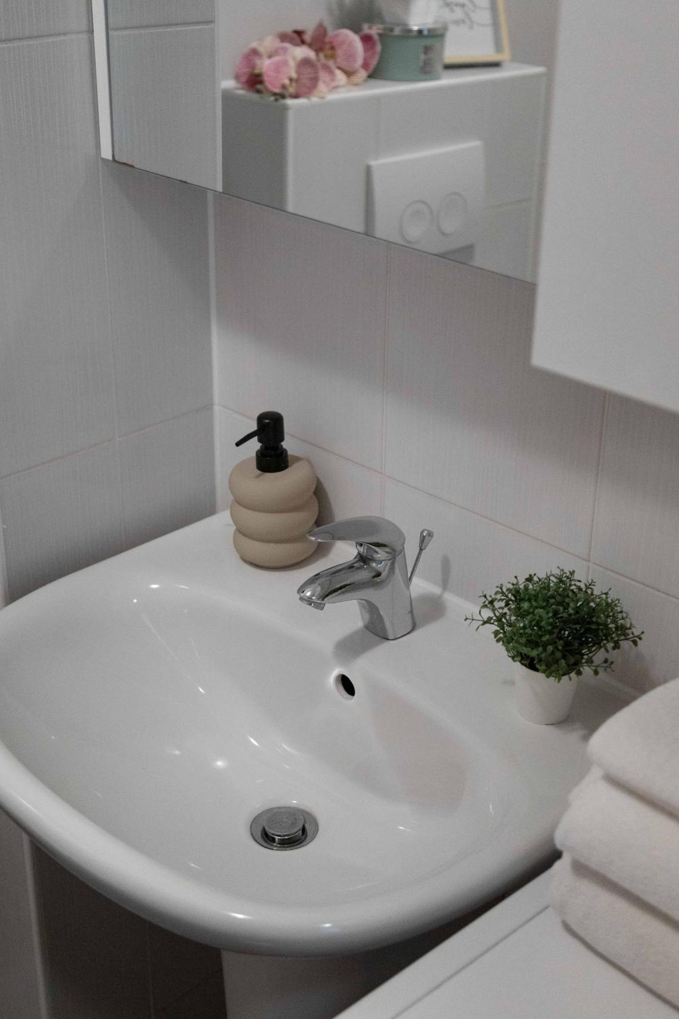 شقة Sunny 1Bdr With Balcony & Parking زغرب المظهر الخارجي الصورة